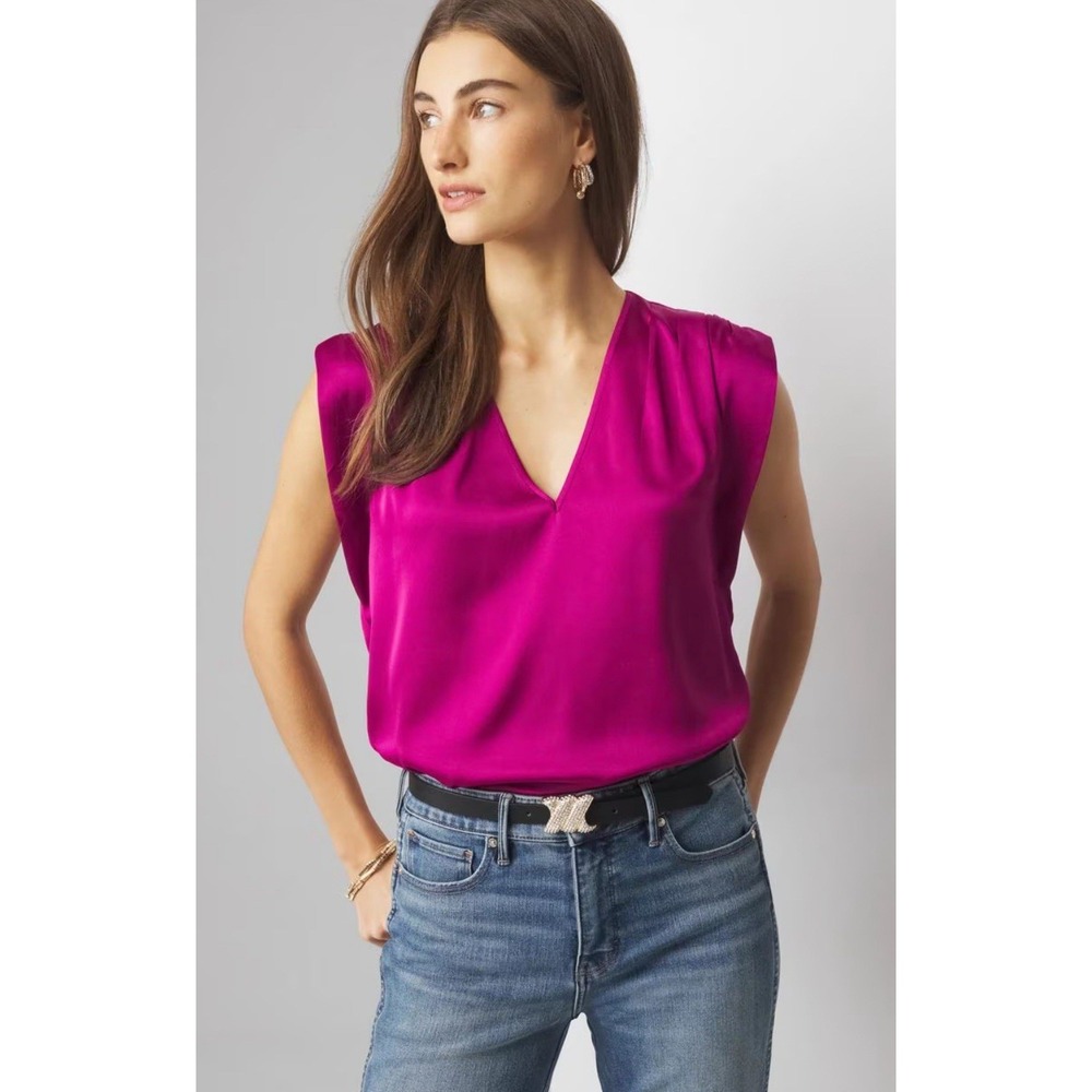White House Black Market WHBM V Neck Ruched Shoulder Shell Top Size‎ XS Fuchsia